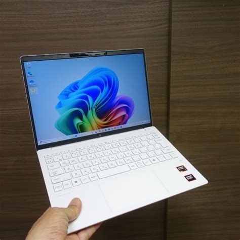 Hp Omnibook 7 Aero First Look: Unboxing and Impressions